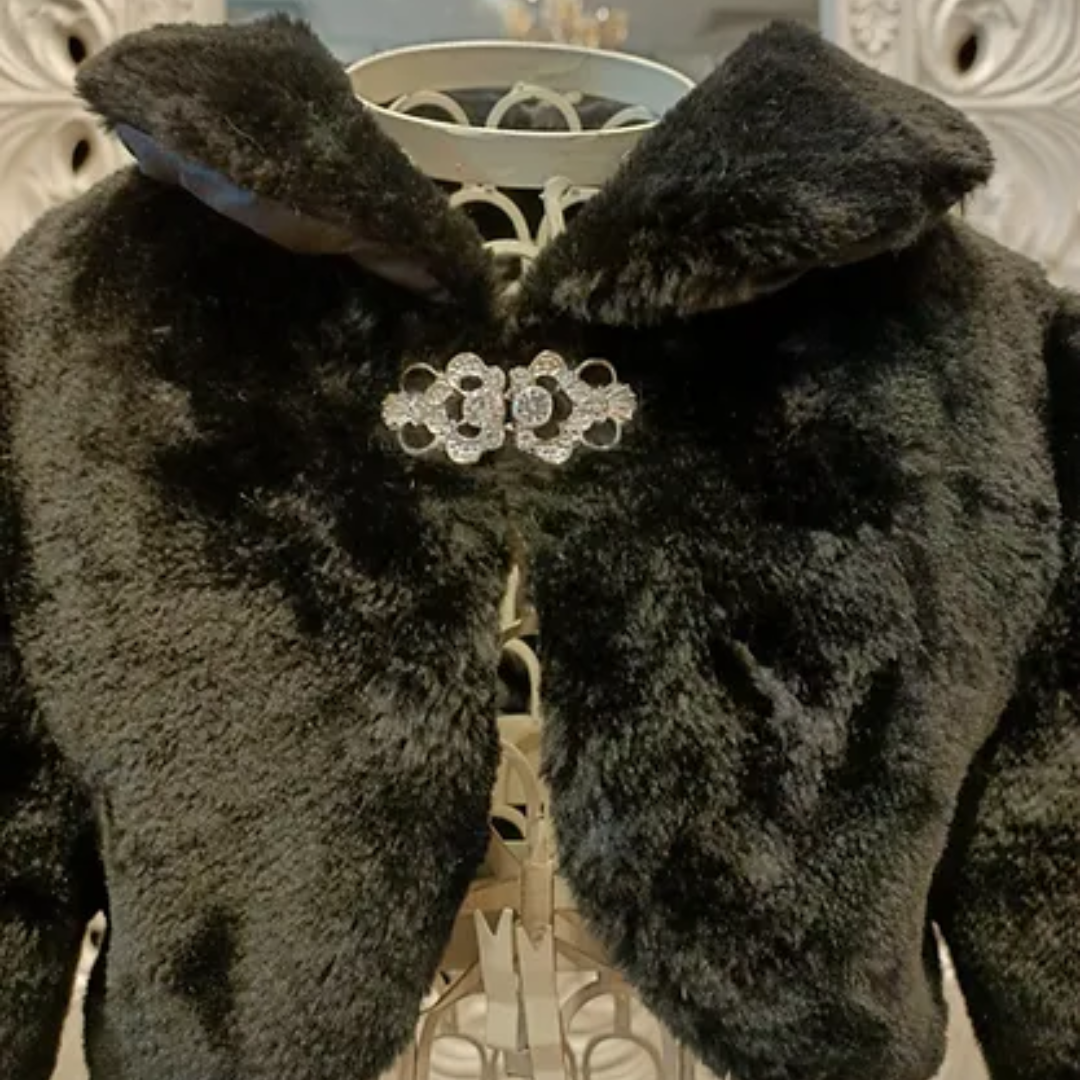 FUR SHRUG BLACK WITH BROOCH